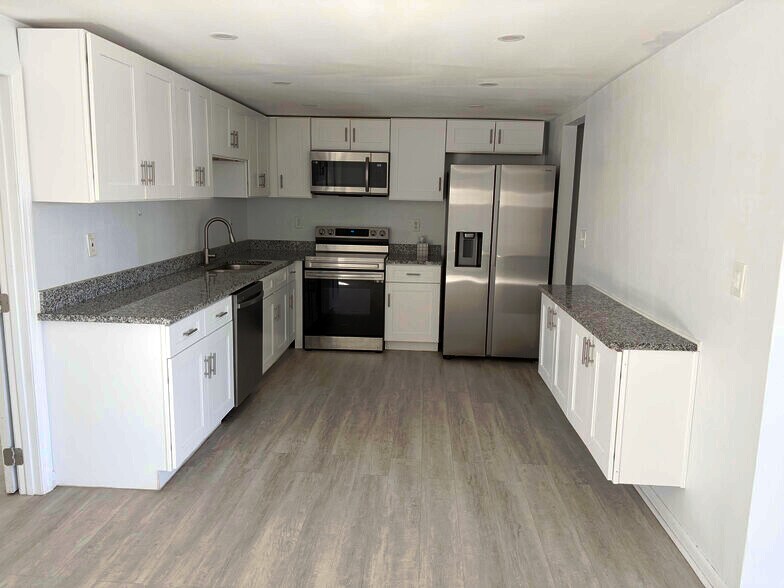 Building Photo - 7414 San Carlos Dr