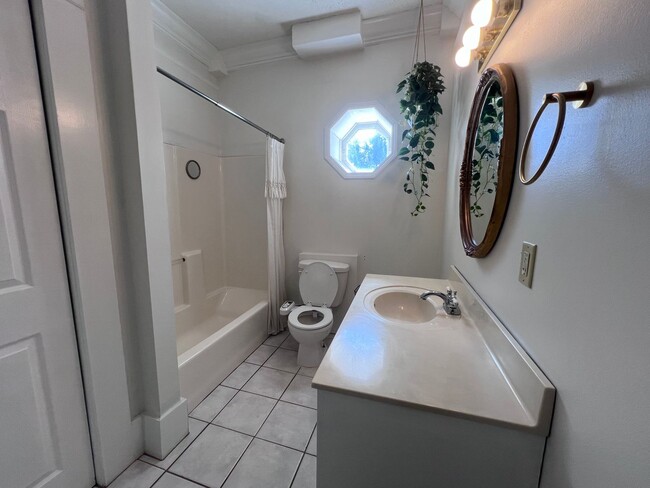 Building Photo - For Rent