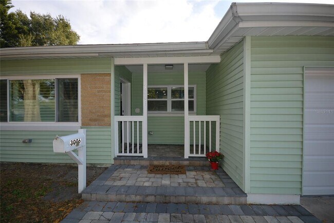 Building Photo - 3006 Vine St