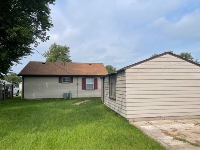 Building Photo - 1000 N Hewett Ave