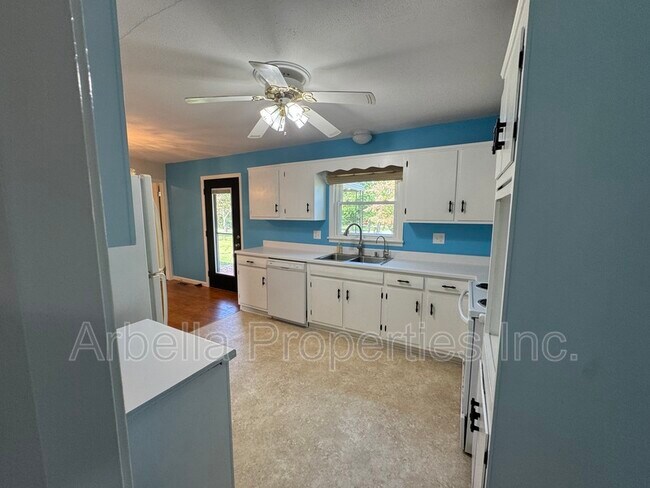Building Photo - 1713 Seward Dr