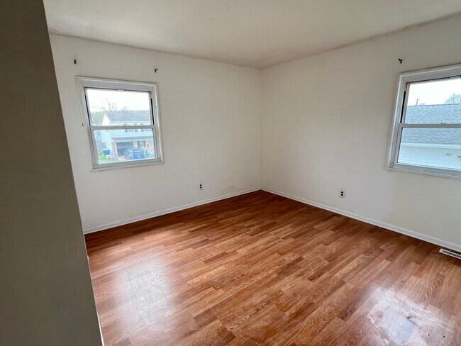 Building Photo - 16 Glyn Dr