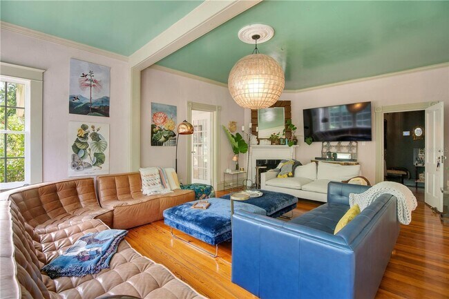 Building Photo - Queen Anne Victorian Estate