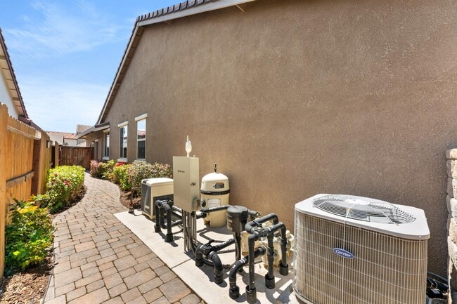 Building Photo - 9363 Wild Lilac Cir