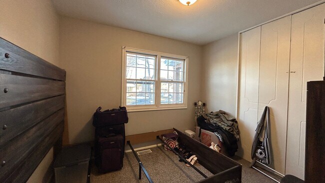 Building Photo - 3 Bedroom 1.5 bath House