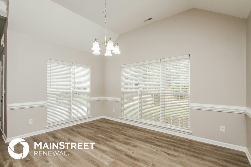 Building Photo - 7895 Sedgebrook Dr E