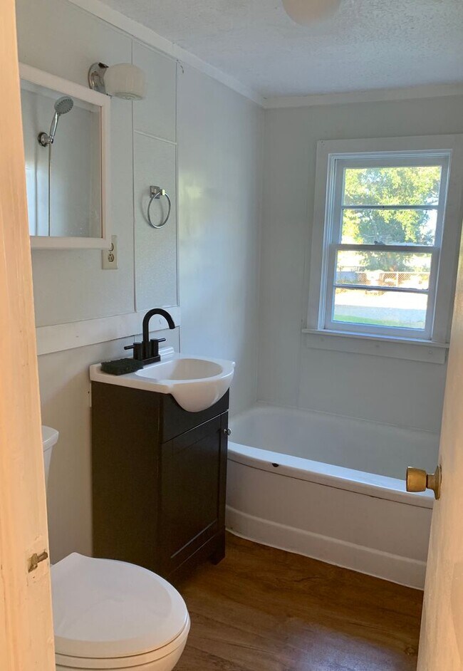 Building Photo - 308 N 14th St