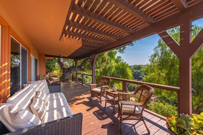 Building Photo - 5734 Fairview Pl