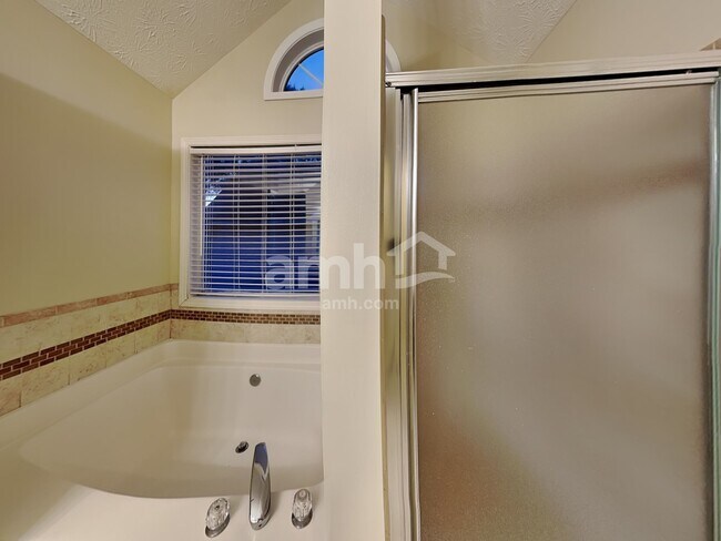 Building Photo - 670 Old Johnson Rd