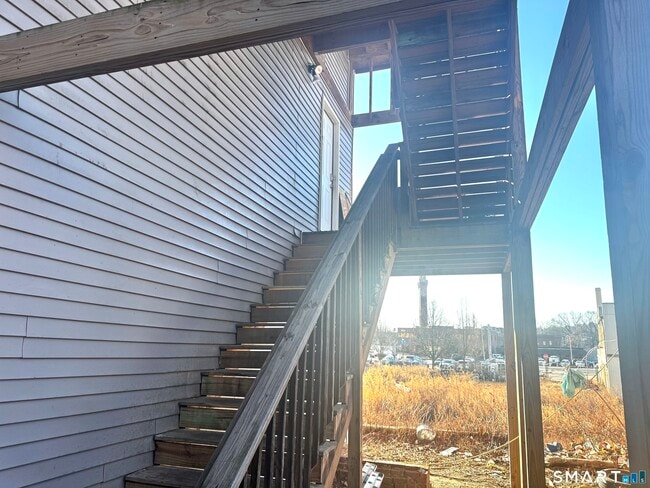 Building Photo - 6 Grove Ct