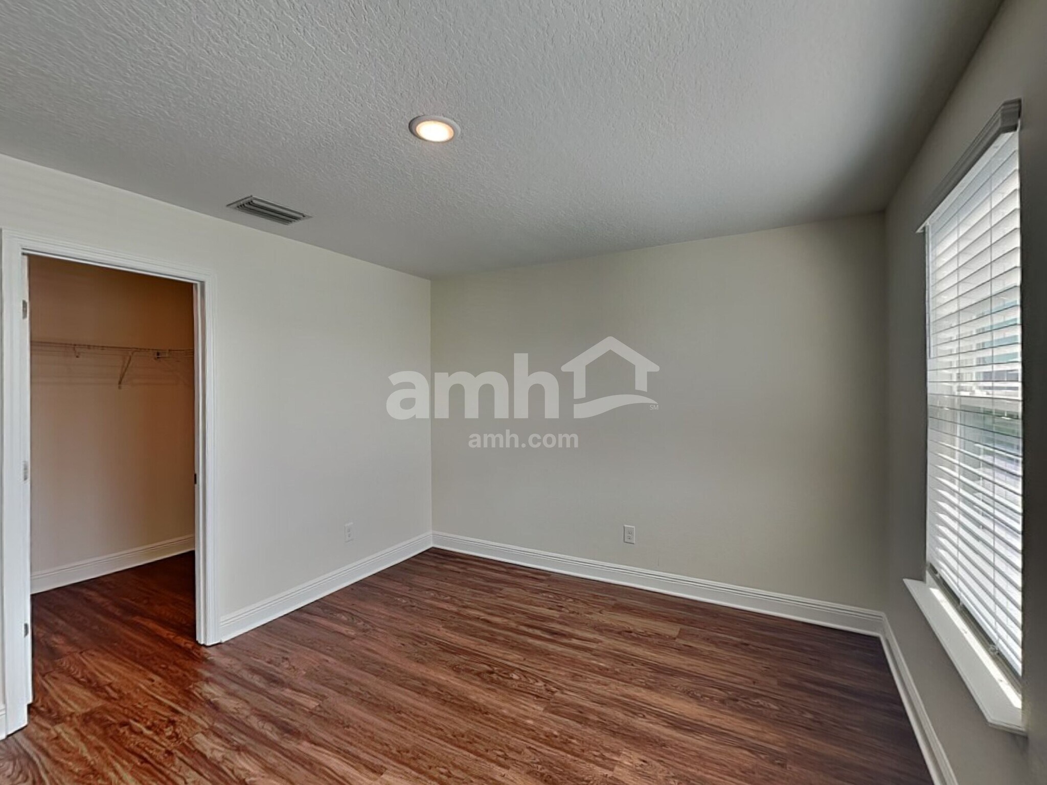 Building Photo - 1158 Sky Lks Dr