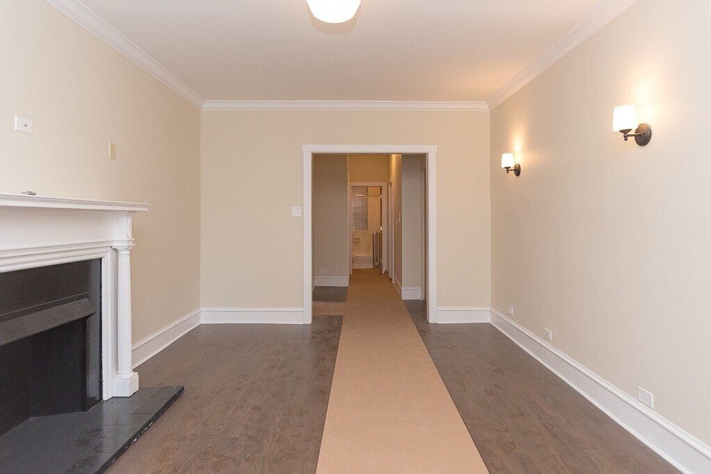 Building Photo - 1360 E 52nd St