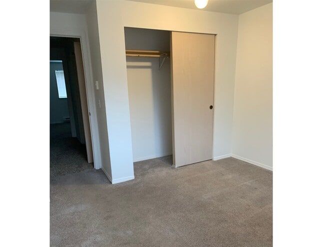 Building Photo - 445 Carter Ave