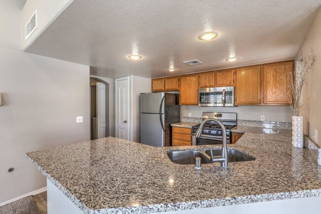 Building Photo - Nice 1 Bedroom Condo in Gated Southwest Co...