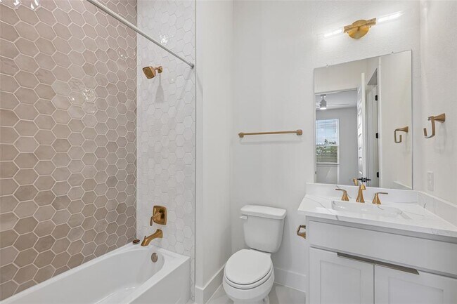Building Photo - 4908 Turquesa Dr