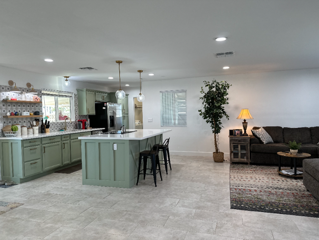 Building Photo - 11832 N Balboa Dr