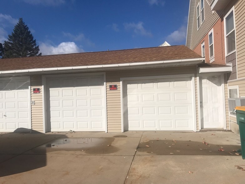 2 car garage - 100 S Franklin St