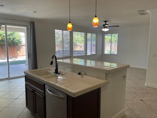 Building Photo - 171 Vista Cove Cir