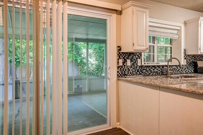 Building Photo - 4940 Tanners Spring Dr