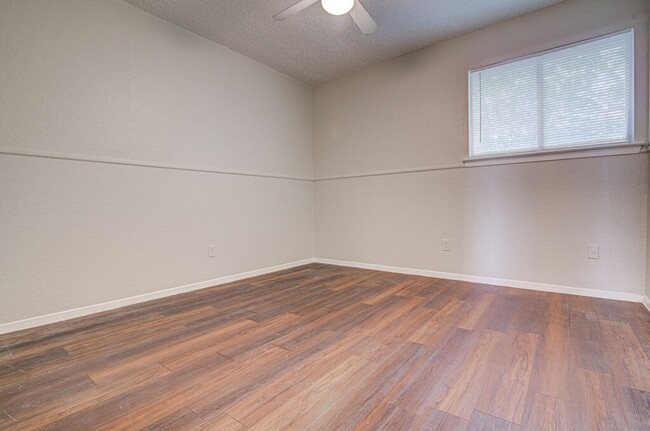 Building Photo - 819 Sirocco Dr