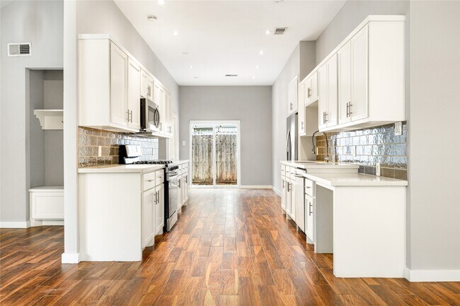 Building Photo - 5122 Prairie Creek Dr