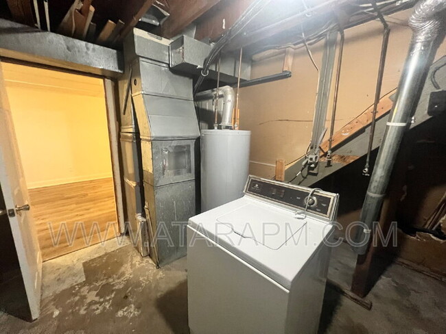 Building Photo - 1001 E Sego Lily Dr