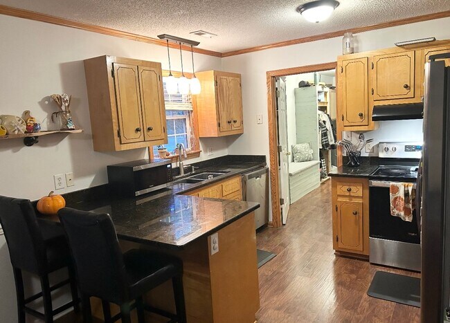 Building Photo - 200 Dramtree Dr