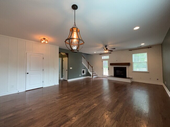 Building Photo - 373 Whispering Breeze Ln