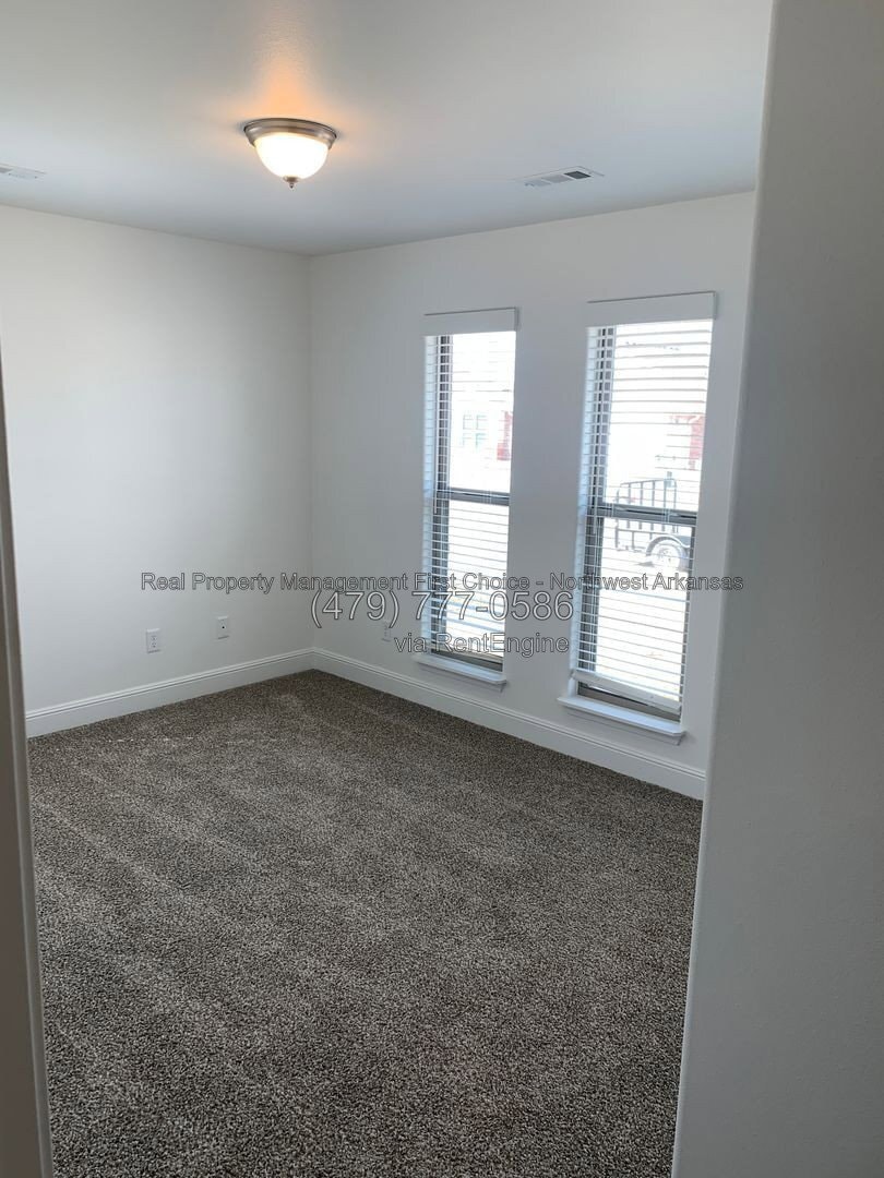 Building Photo - 2131 Tallgrass Ter