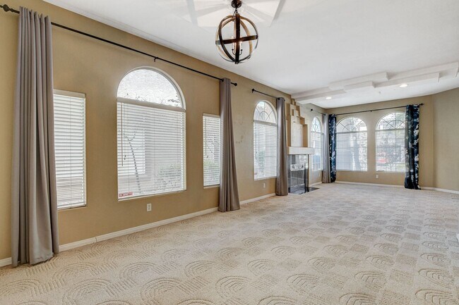 Building Photo - 5 BDR/ 4.5 BTH, Triple Master Home including pool & spa!
