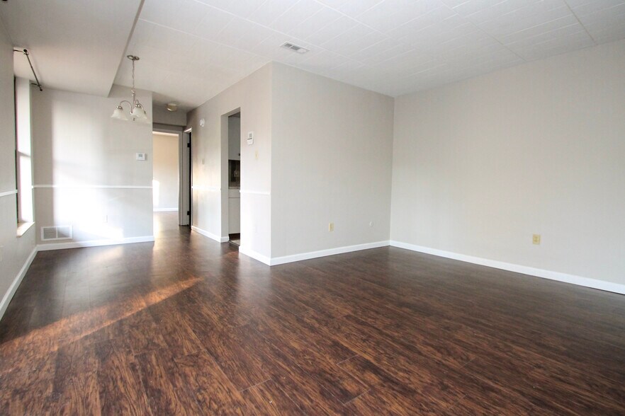 Briarwood Living Room - Briarwood Gardens