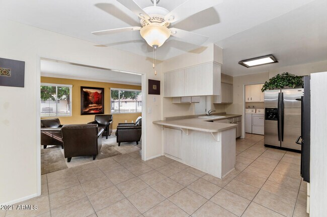 Building Photo - 10303 W Prairie Hills Cir