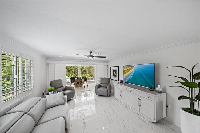Building Photo - 706 Spanish Dr S
