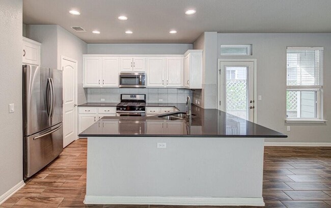Building Photo - 8816 Blaze Dr