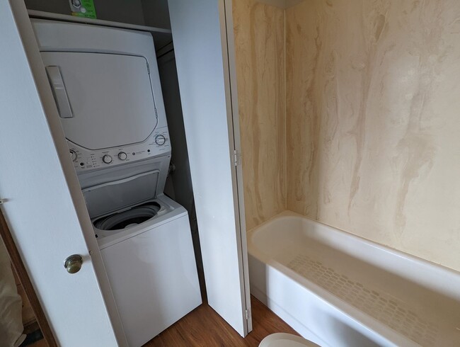 Building Photo - Partly Furnished 1-Bedroom 1-Bath with 1 p...