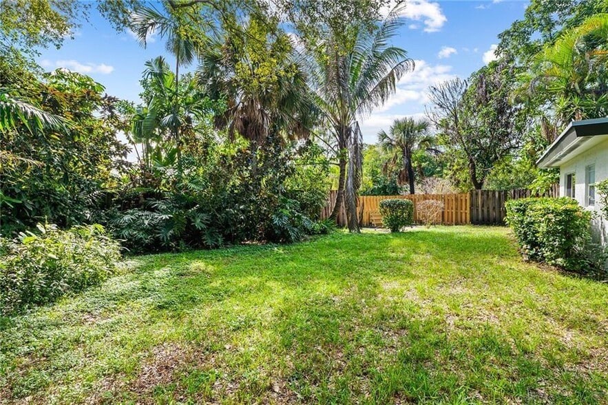 Building Photo - 1424 SW 18th St