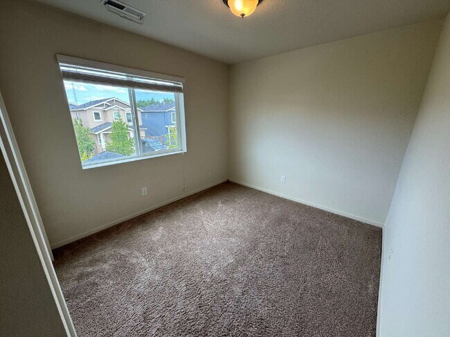 Building Photo - Beautiful Home in the Sunrise Ridge Develo...