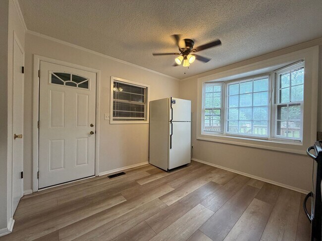 Building Photo - Large 4/2 with finished basement/bonus room- $1,895