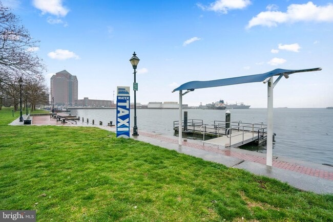 Building Photo - 1120 S Kenwood Ave