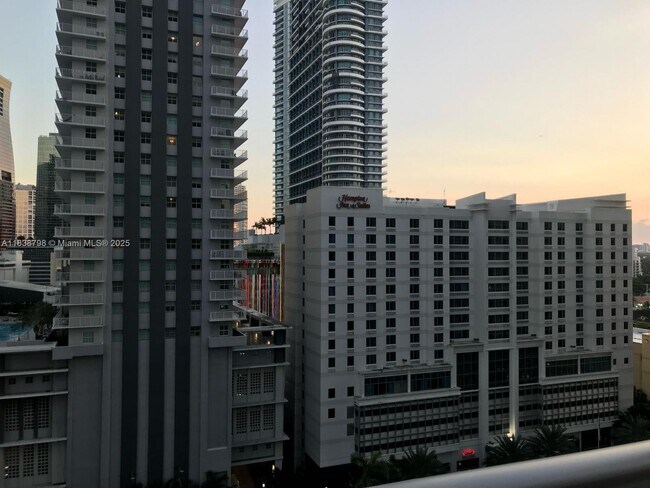 Building Photo - 1100S S Miami Ave