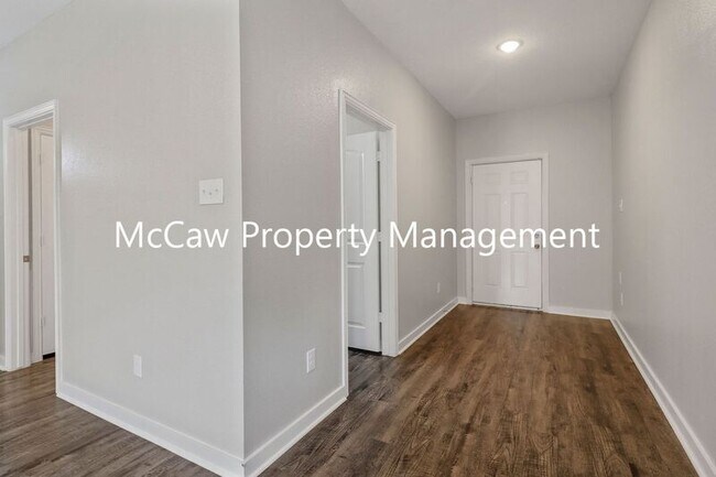 Building Photo - 5004 Colonial Ave