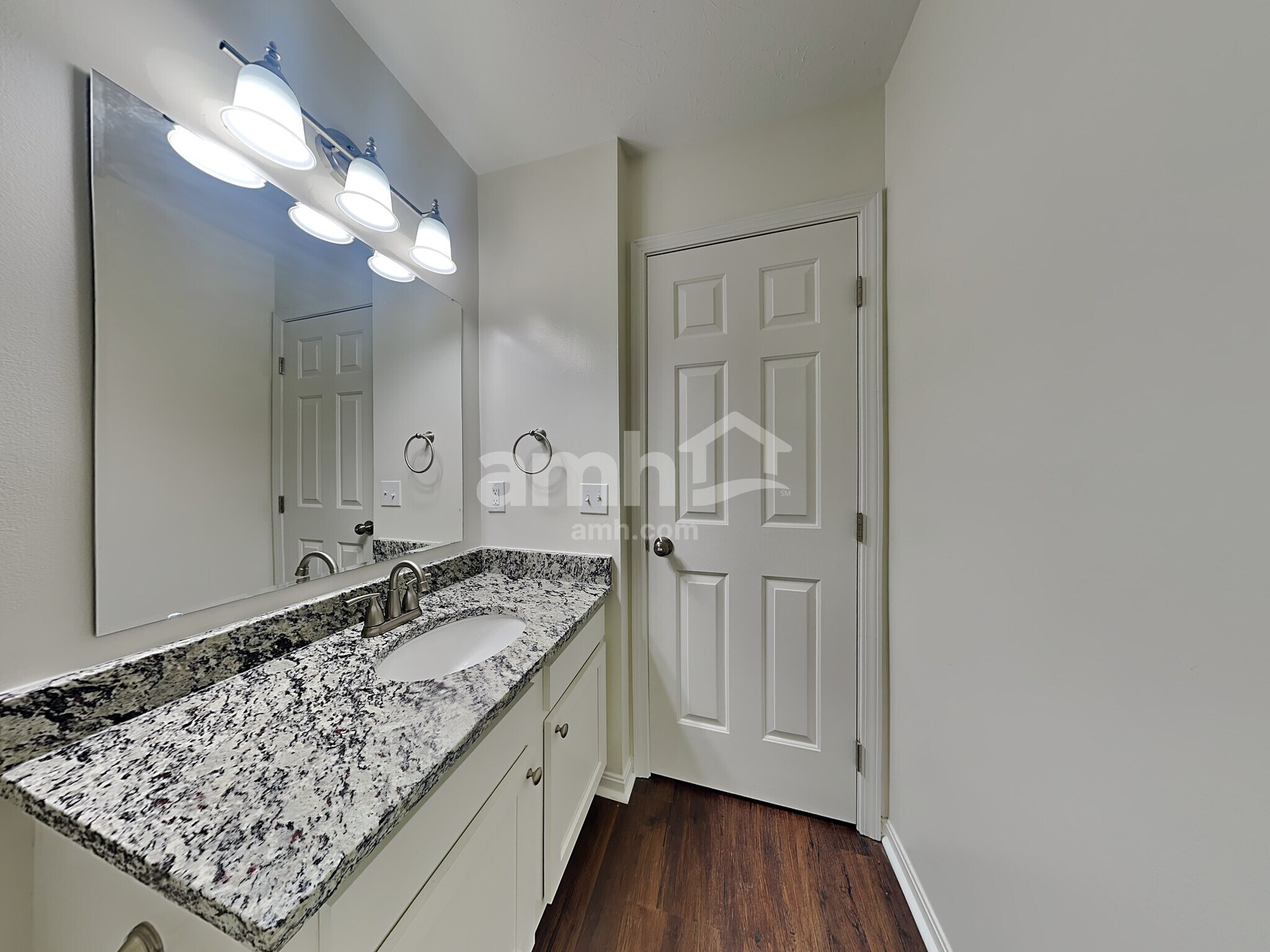 Building Photo - 628 Buckshire Glen
