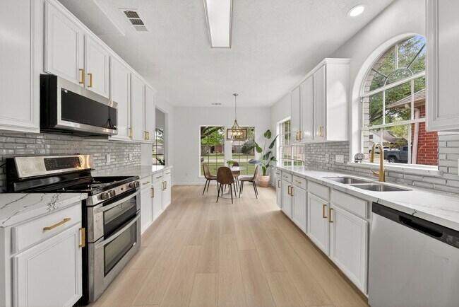 Building Photo - 3315 Berzin Ct