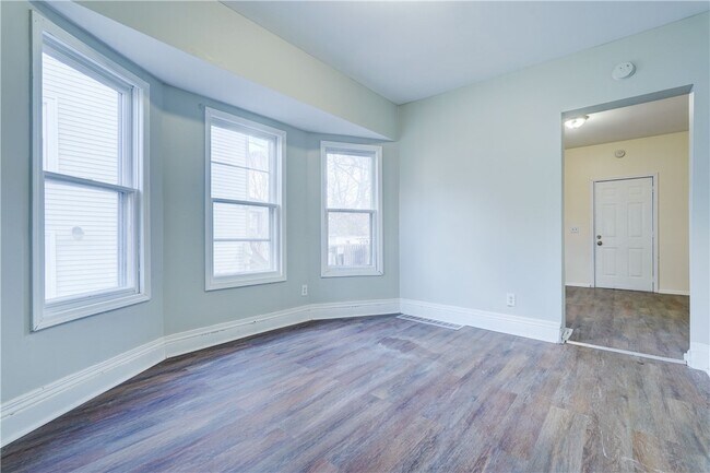 Building Photo - 461 Parsells Ave