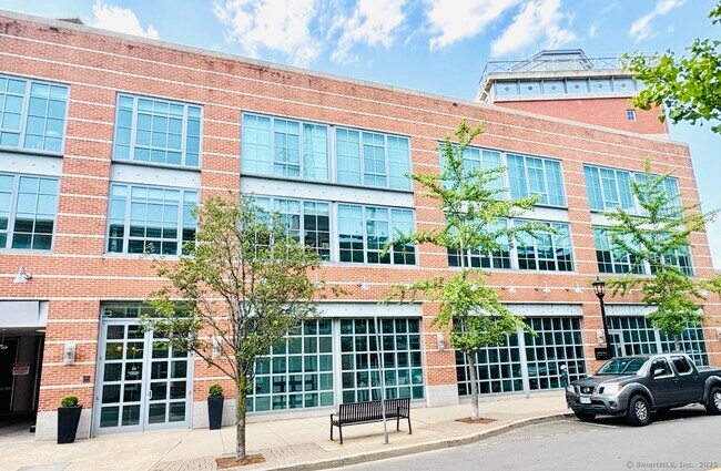Building Photo - 25 Marshall St