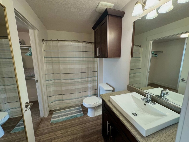 Building Photo - 460 E 400 S