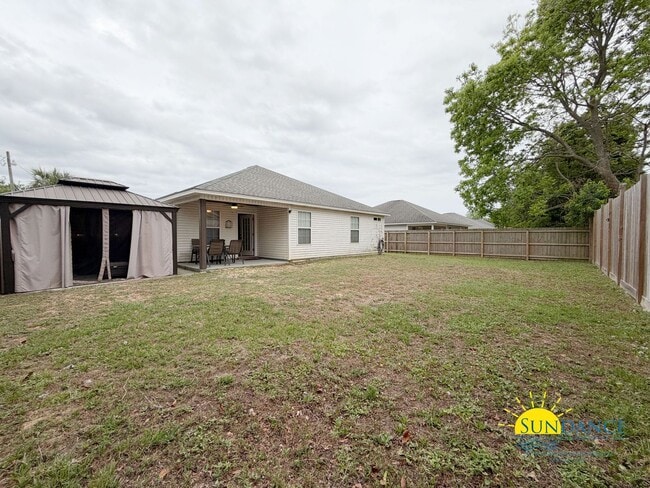 Building Photo - Charming 3 Bedroom Home in Mary Esther near Hurlburt Field!