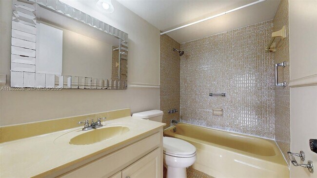 Building Photo - 13953 Kendale Lakes Cir