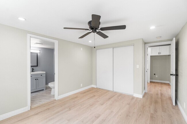 Building Photo - RECENTLY REMODELED, BRIGHT & AIRY 3BR2BA HOUSE ON SPACIOUS CORNER LOT W/ LARGE WRAP AROUND YARD &...