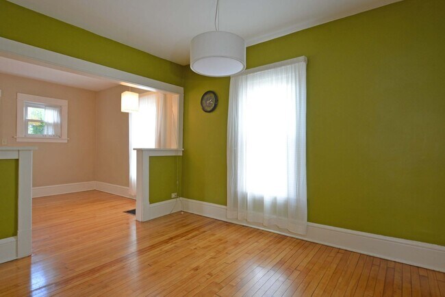 Building Photo - 3BD Home with Deck, Fenced Yard & Garage—S...